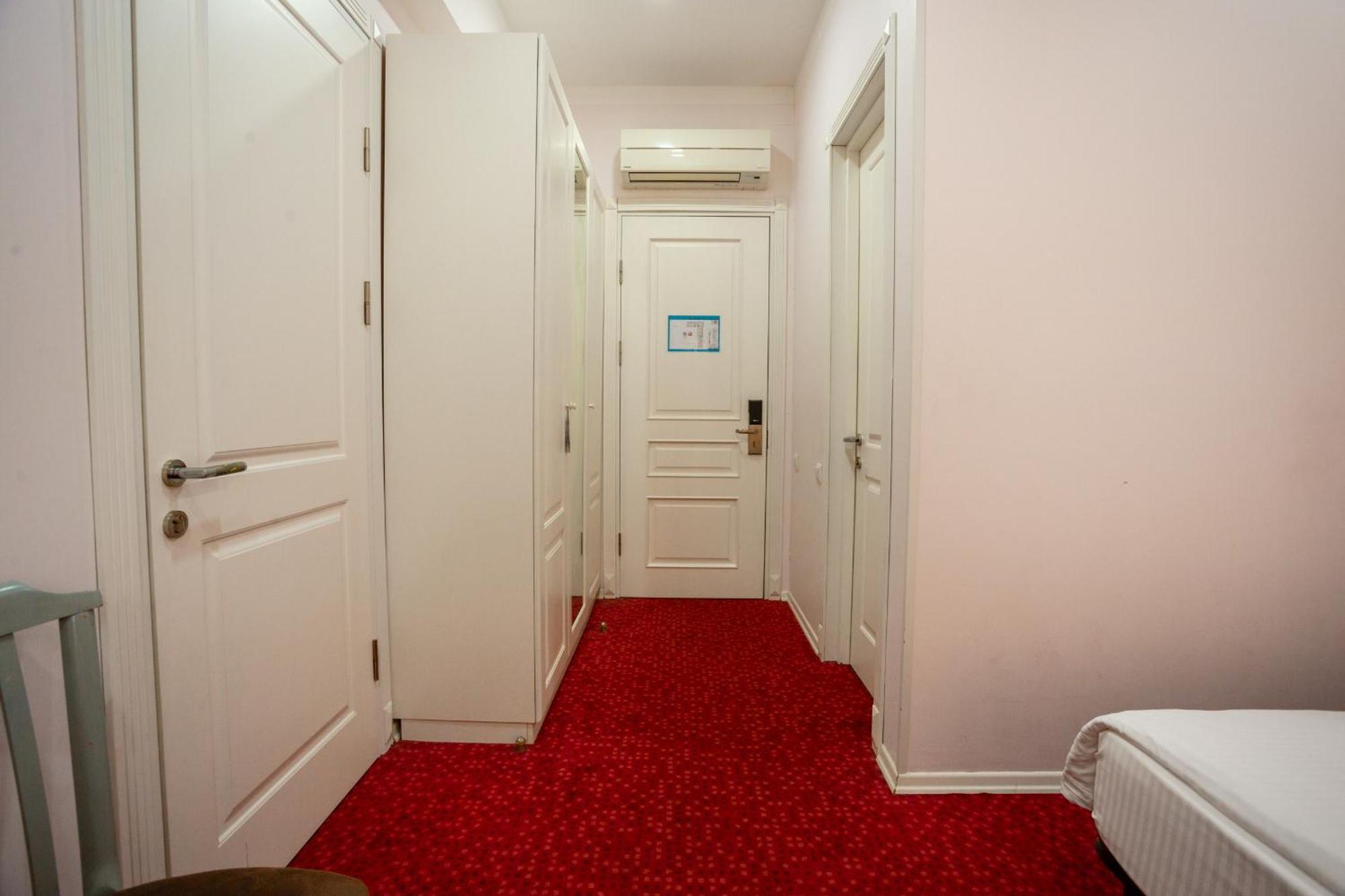 Hotel Piazza Four Colours Batumi Exterior foto