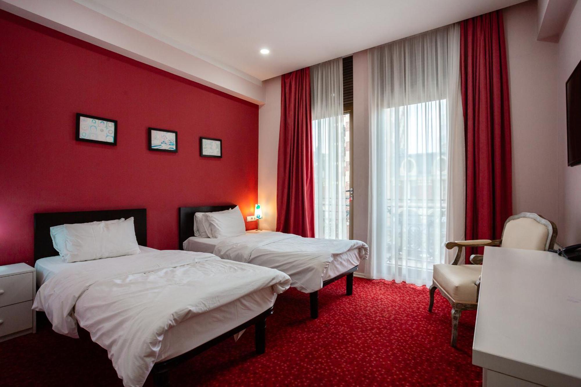 Hotel Piazza Four Colours Batumi Exterior foto
