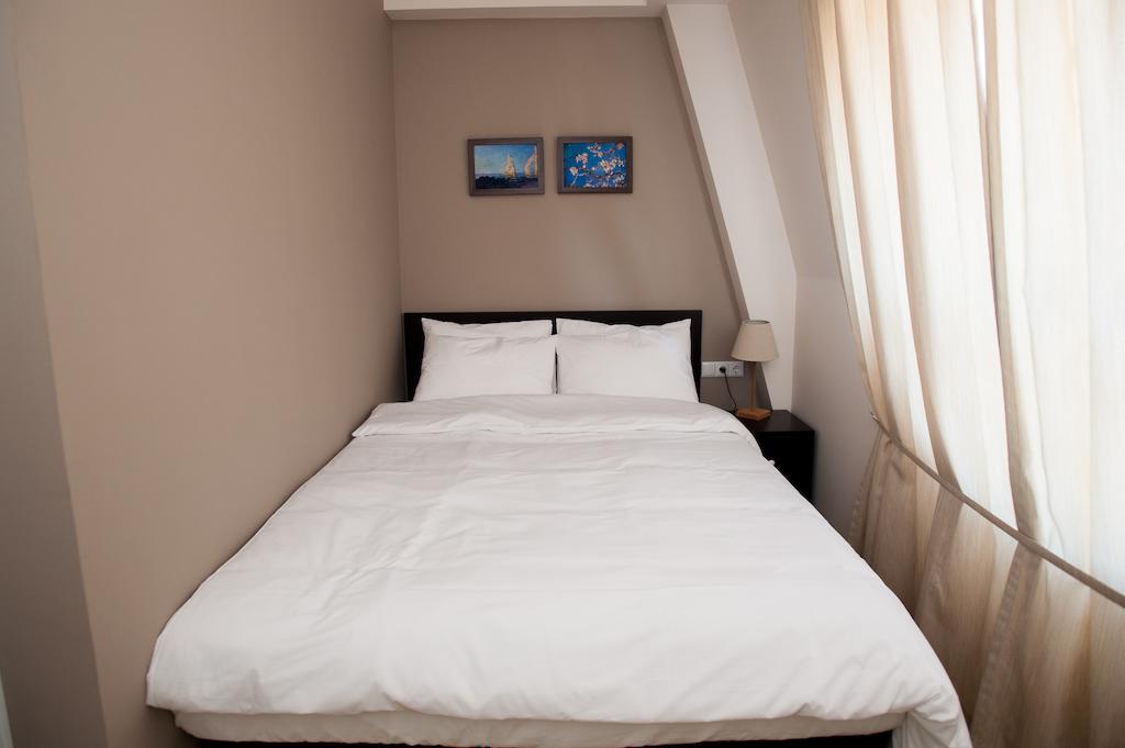 Hotel Piazza Four Colours Batumi Zimmer foto
